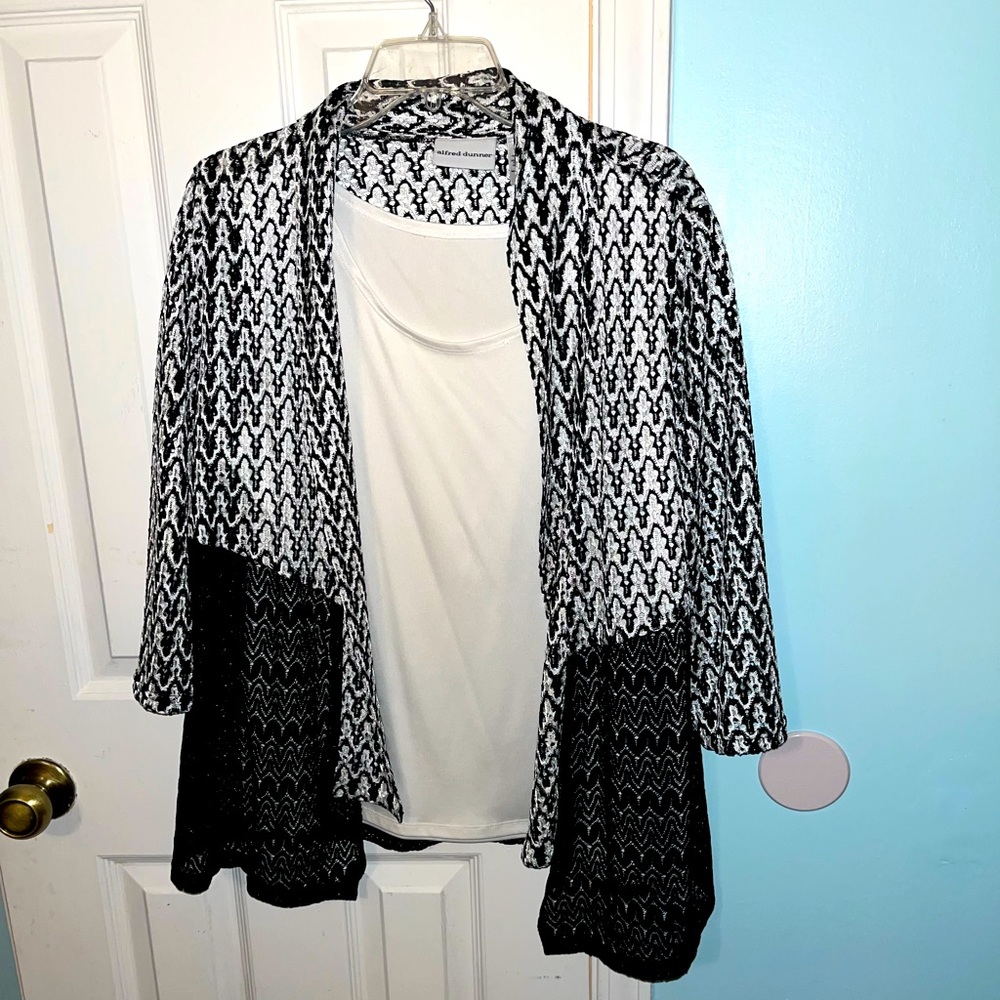 Ladies jacket with shell. 3/4 sleeve. Light weight.